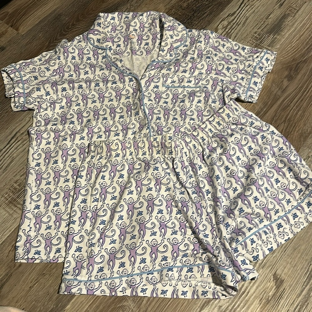 Roller Rabbit monket set size Large.